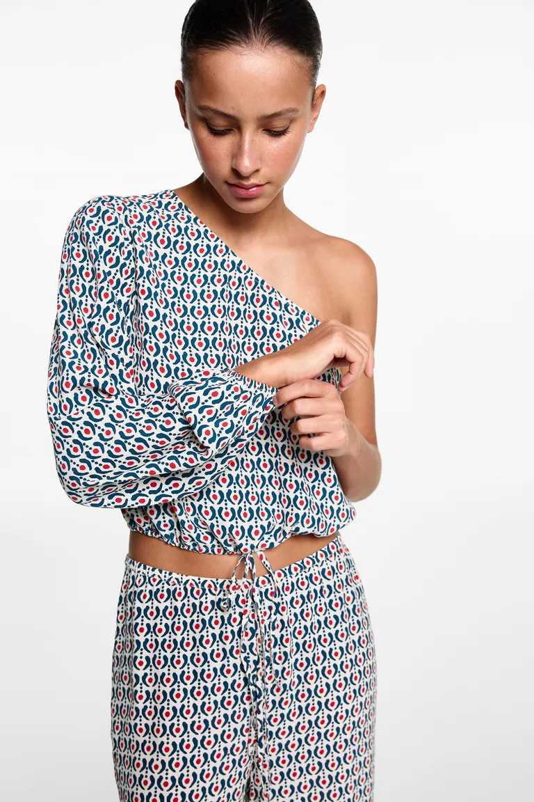 Blusa asimétrica estampada de Mango Teen en Blusas para argentina