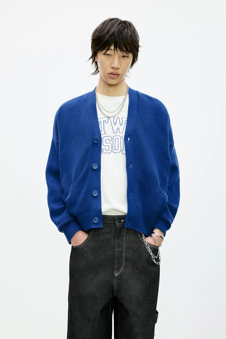 Cárdigan gráfico the poison news de Pull&Bear en Buzos y Sweaters para argentina