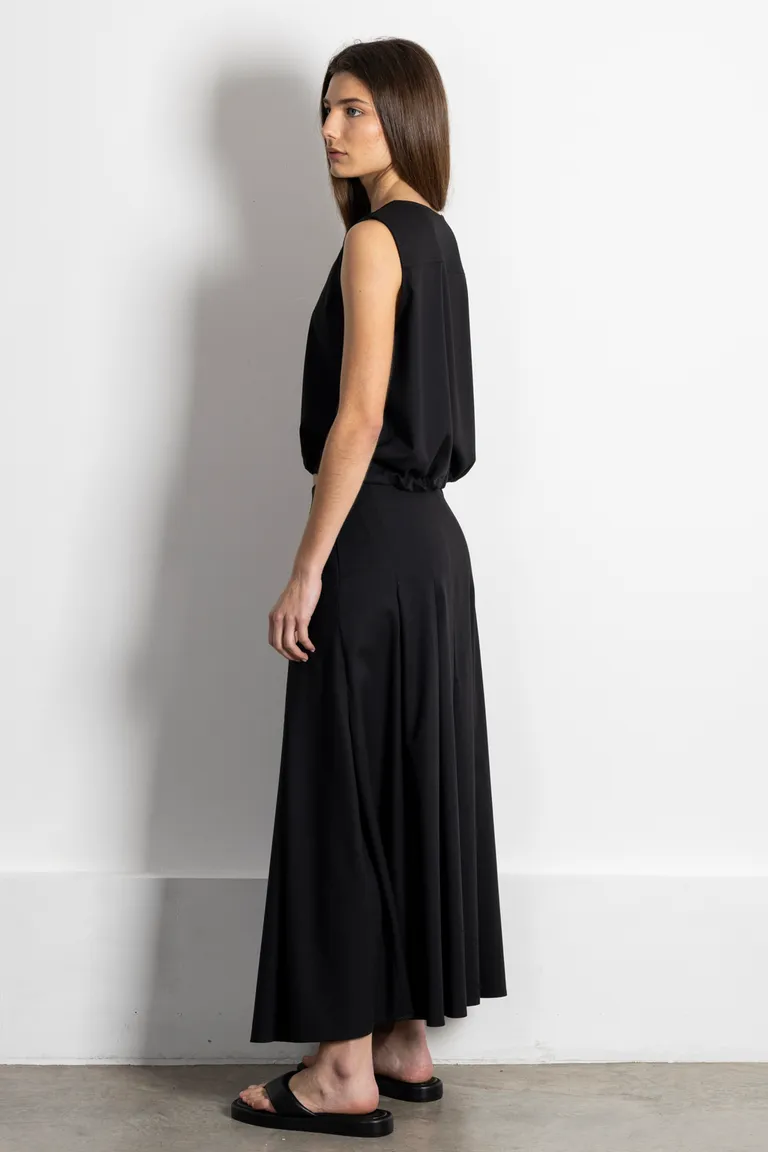 Blusa musculosa negra con lazo en ruedo ajustable para mujer de Kill en Blusas para argentina