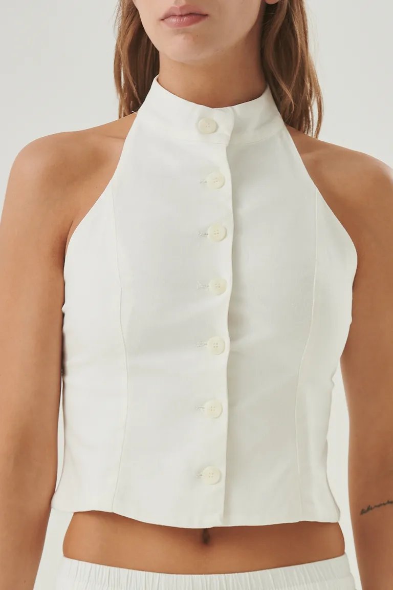 Chaleco de lino blanco con cuello alto y diseño moderno y minimalista de Sweet en Chalecos para argentina