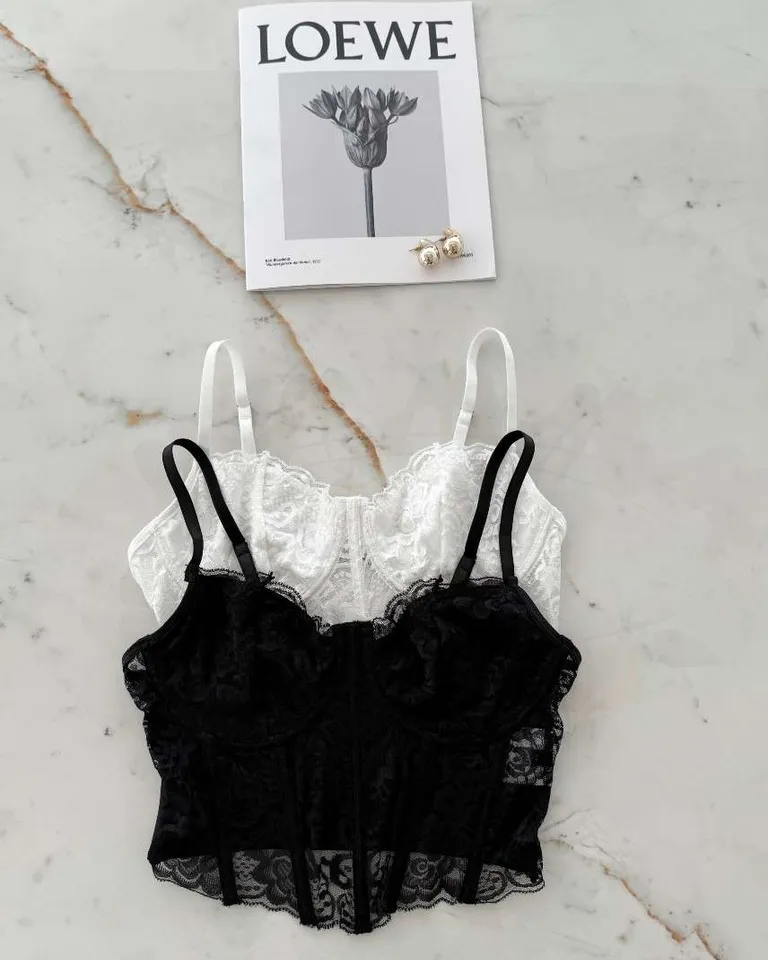 Top de encaje negro con tirantes finos y ajustables de Hesed en Tops para argentina