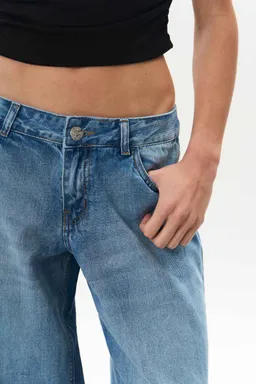 Jean denim wide tiro bajo barry de Magda en Pantalones para argentina