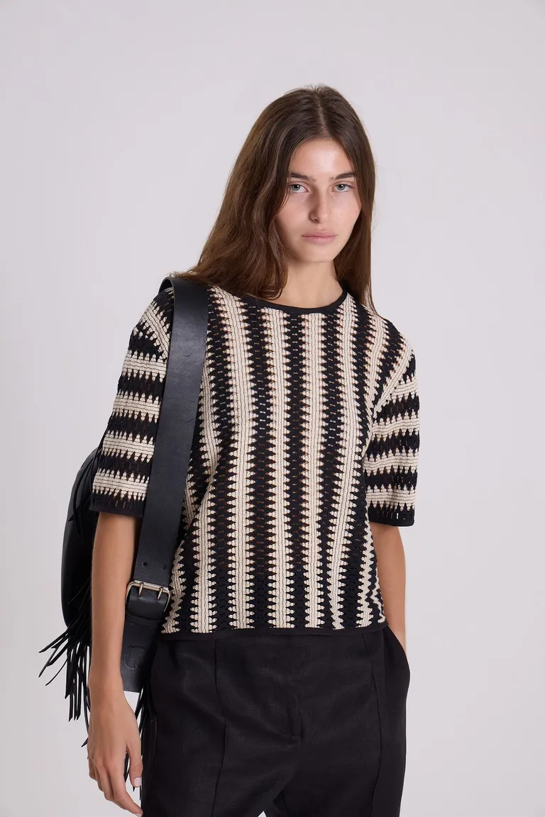 Blusa de manga corta en estilo oversize con diseño de rayas blancas y negras de Maria Cher en Tops para argentina