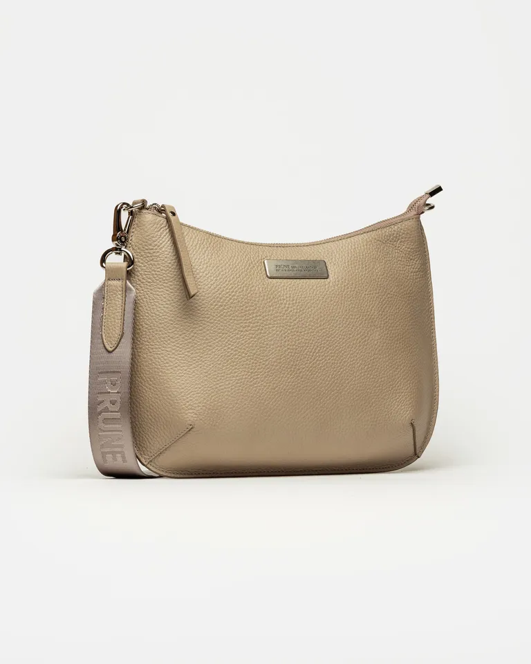 Bandolera de diseño estructurado con cinta regulable y compartimento principal con cierre de Prüne en Bolsos y Carteras para argentina