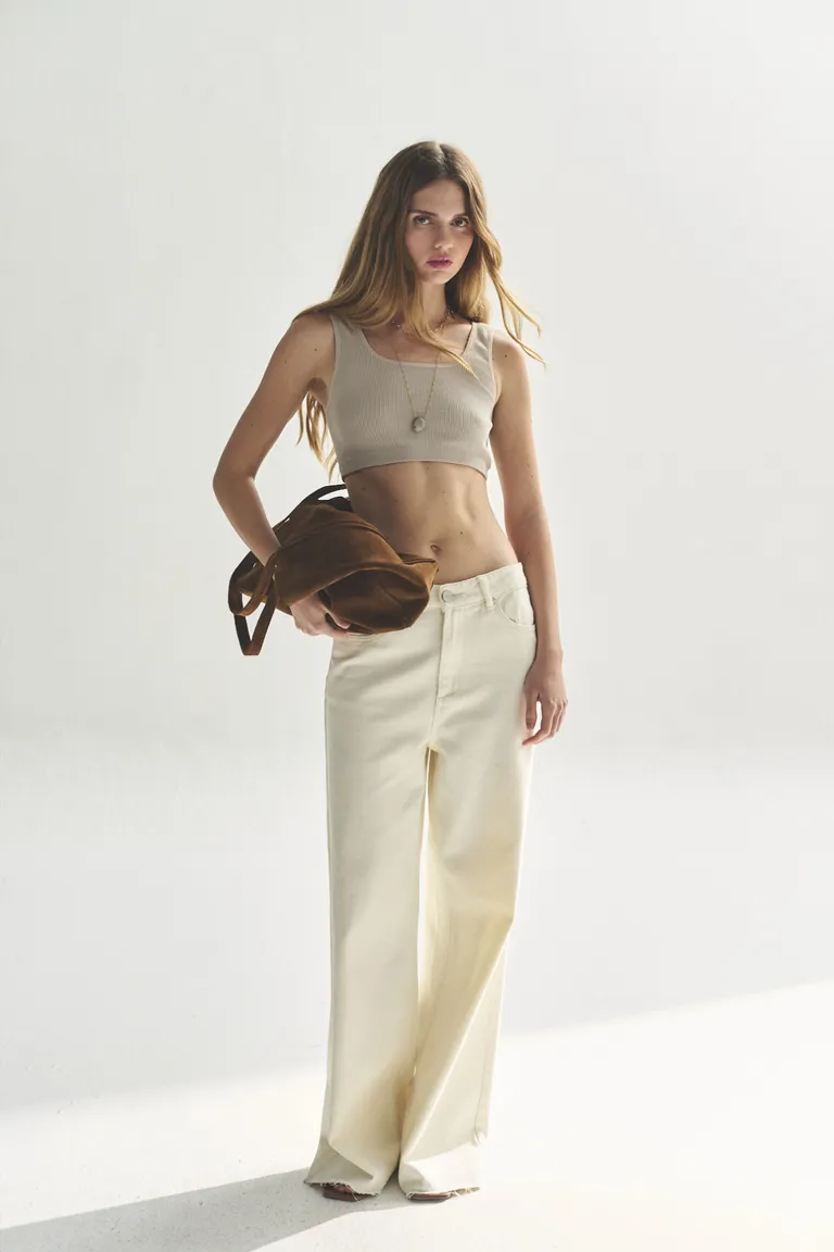 Top blanco femenino y sofisticado para lucir tu estilo con elegancia de Akiabara en Tops para argentina