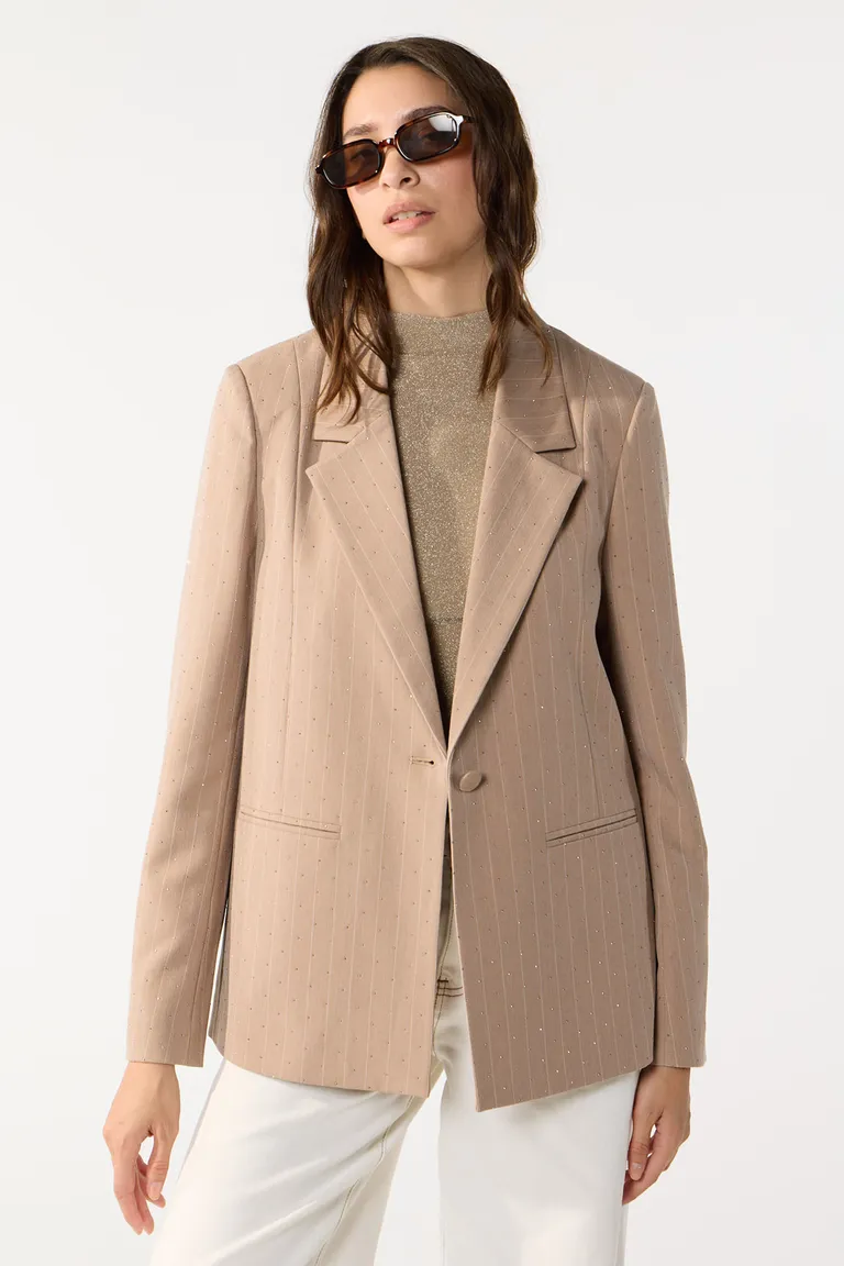 Blazer oversize rayado con detalles en hotfix para un look sofisticado y moderno de Cuesta Blanca en Blazers para argentina