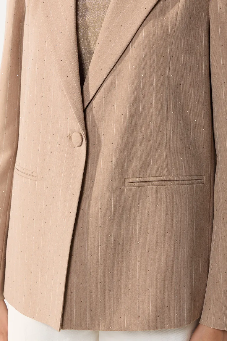 Blazer oversize rayado con detalles en hotfix para un look sofisticado y moderno de Cuesta Blanca en Blazers para argentina