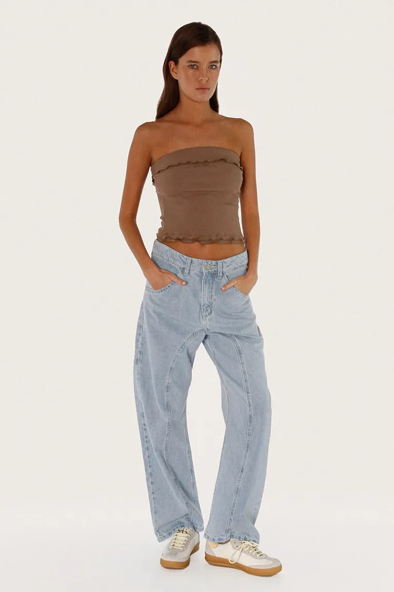 Top sin tirantes de diseño elástico y volados en el ruedo de Sofia Sarkany en Tops para argentina