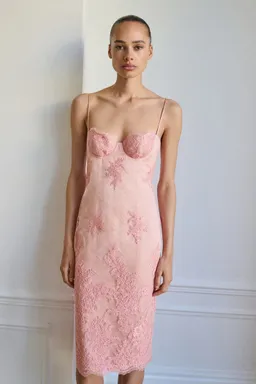 Vestido encaje escote estructurado de Mango en Vestidos para argentina