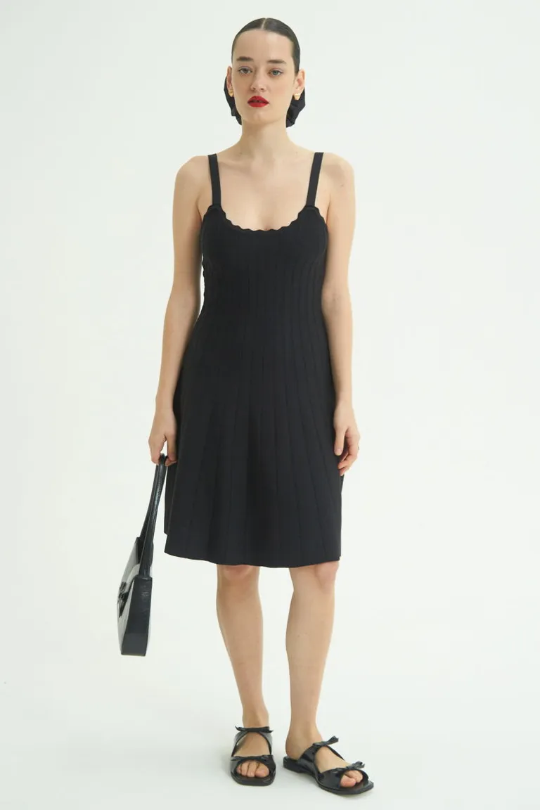 Vestido tejido con breteles finos y escote con terminaciones de onditas de Las Pepas en Vestidos para argentina