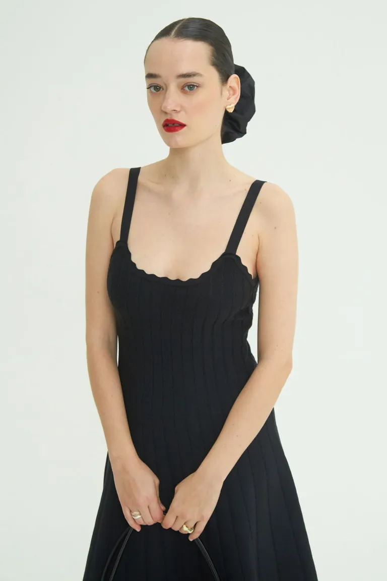 Vestido tejido con breteles finos y escote con terminaciones de onditas de Las Pepas en Vestidos para argentina
