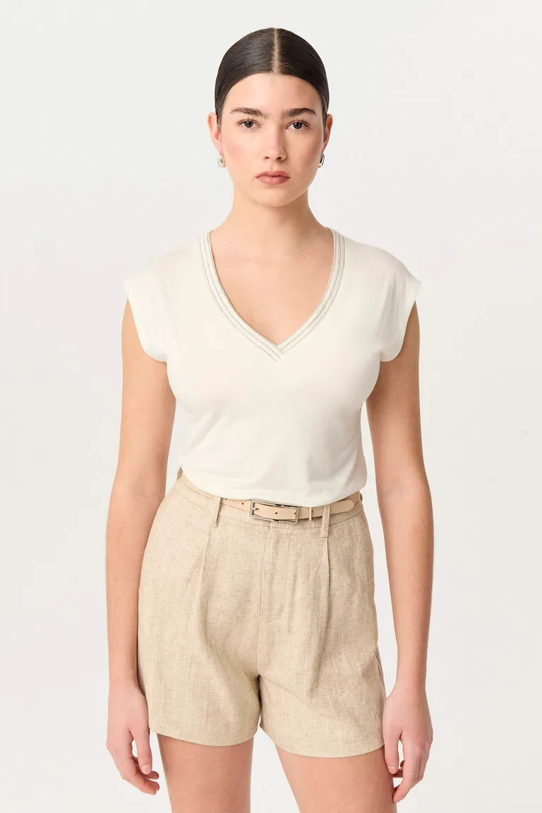 Remera de punto fantasía de calce al cuerpo y escote en V de Markova en Remeras para argentina