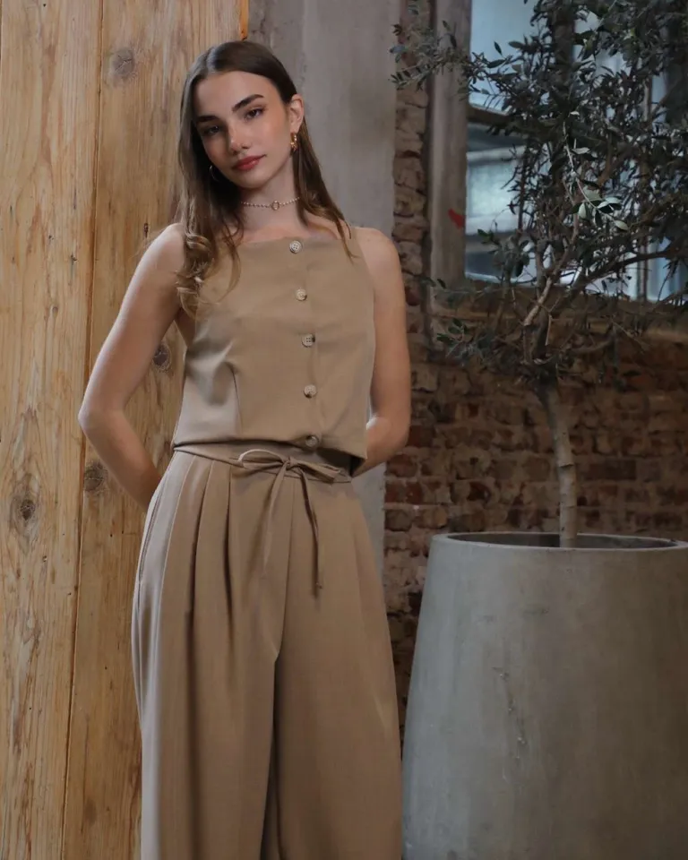 Pantalón palazzo beige con cintura anudada - Diseño elegante y versátil de Hesed en Pantalones para argentina