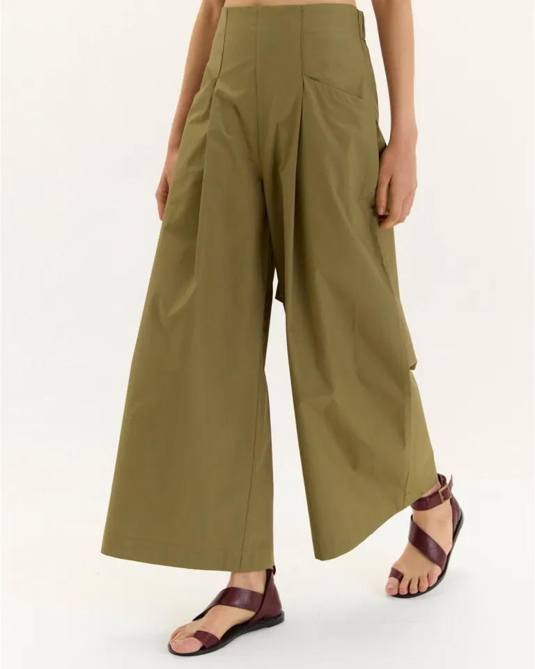 Pantalón Sika de Pierna Ancha y Calce Relajado - Diseño Elegante y Cómodo de Blue Sheep en Pantalones para argentina