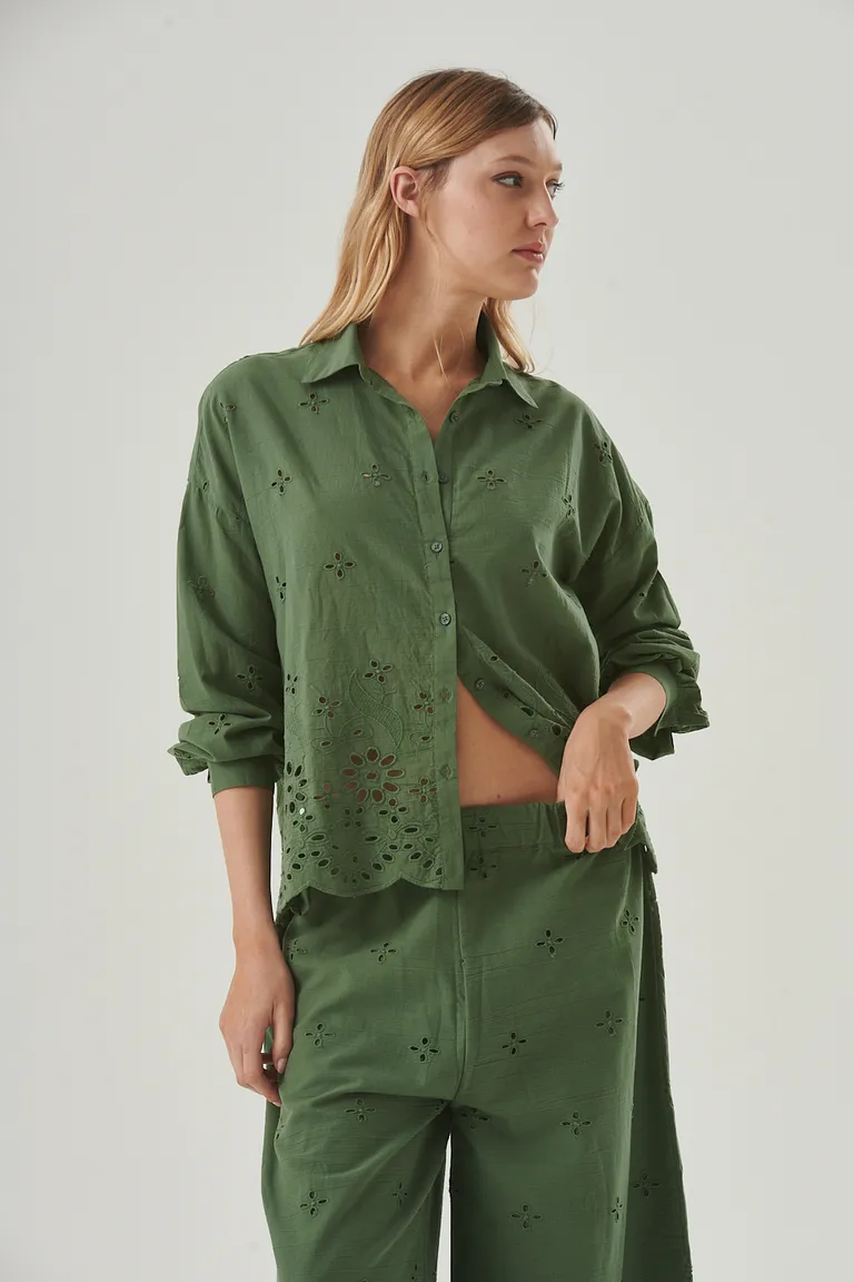 Camisa de manga larga con bordado calado en toda la superficie y terminación bordada en el ruedo de Sweet en Camisas para argentina