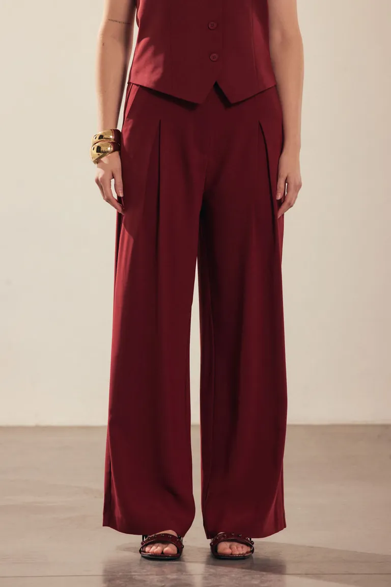 Pantalón wide leg de corte sastre en color rojo con detalles de pinzas y bolsillos de Portsaid en Pantalones para argentina