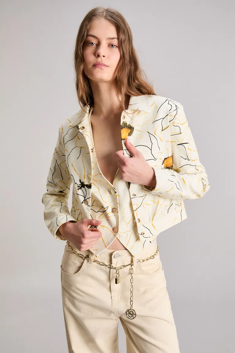 Chaqueta floral de dama con detalles metálicos y forros de seda sublimada de Kosiuko en Chaquetas para argentina