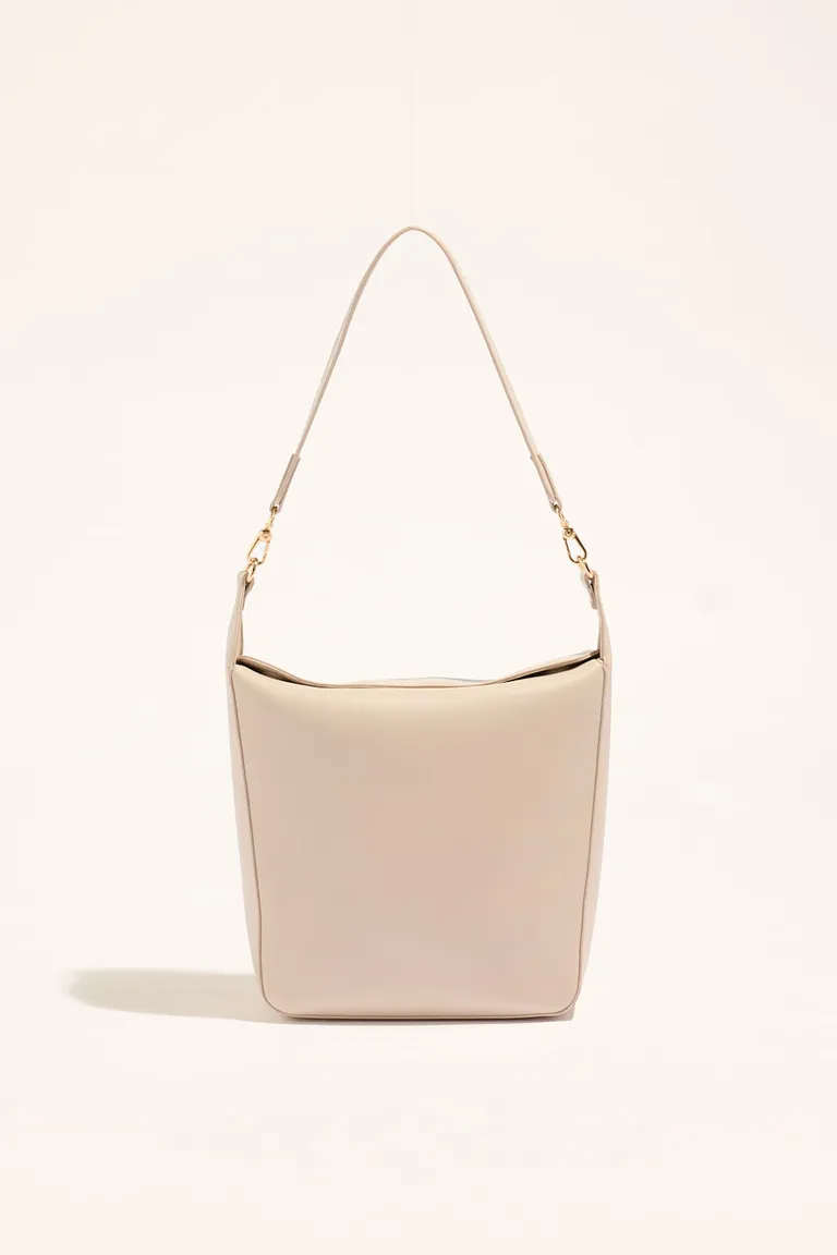 Cartera Ferrara: Un Accesorio Elegante y Funcional para Mujeres de Portsaid en Bolsos y Carteras para argentina