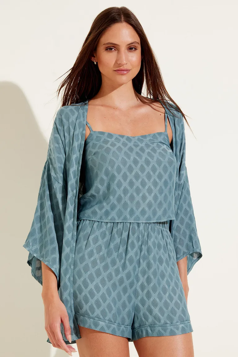 Kimono con lazo en cintura y hombros caídos con textura de Cuesta Blanca en Kimonos para argentina