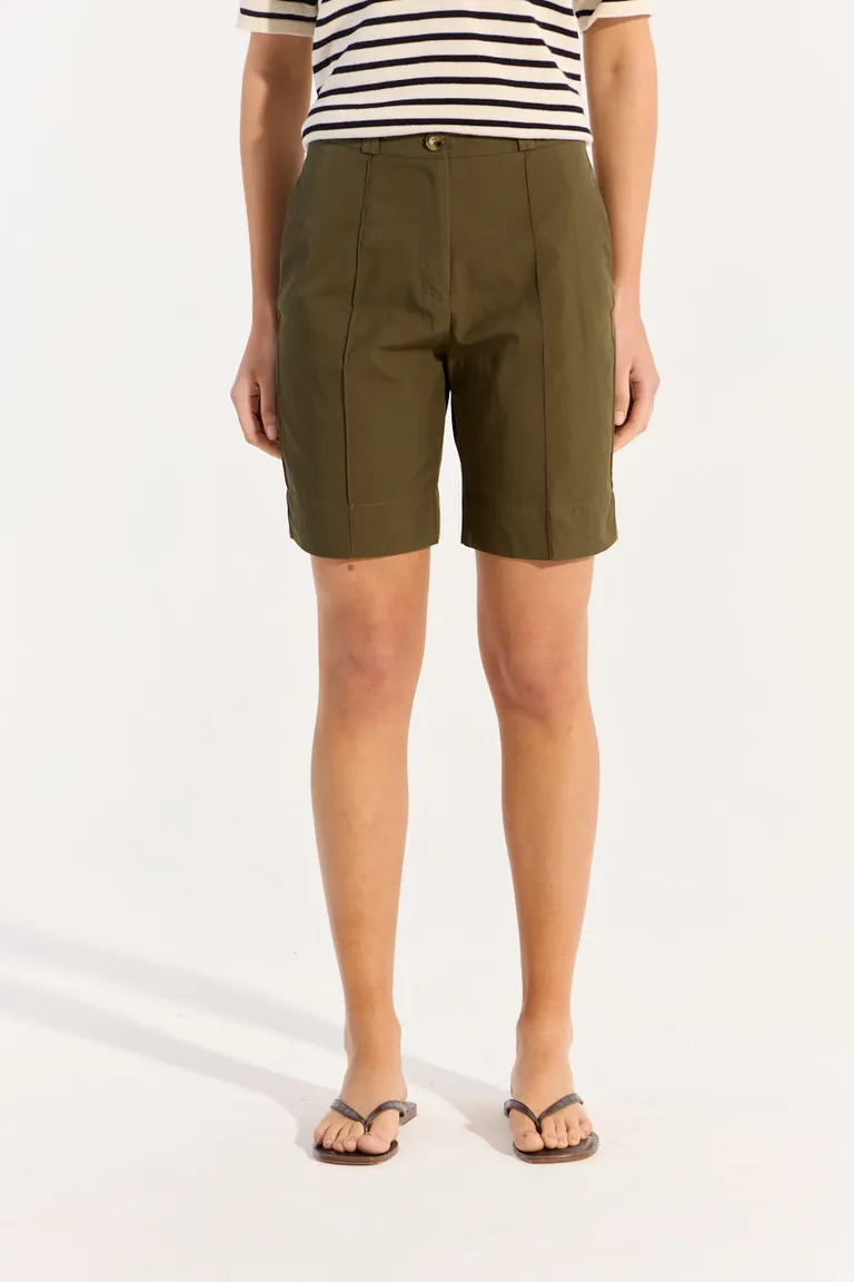 Bermuda clásica de corte modular a la rodilla en tela gabardina con spandex de Portsaid en Shorts para argentina