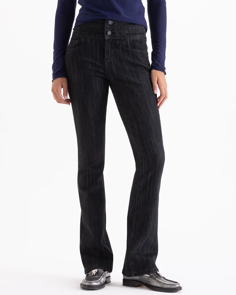 Pantalón oxford de tiro bajo con detalle de doble cintura y diseño lineal texturizado de Jazmin Chebar en Pantalones para argentina