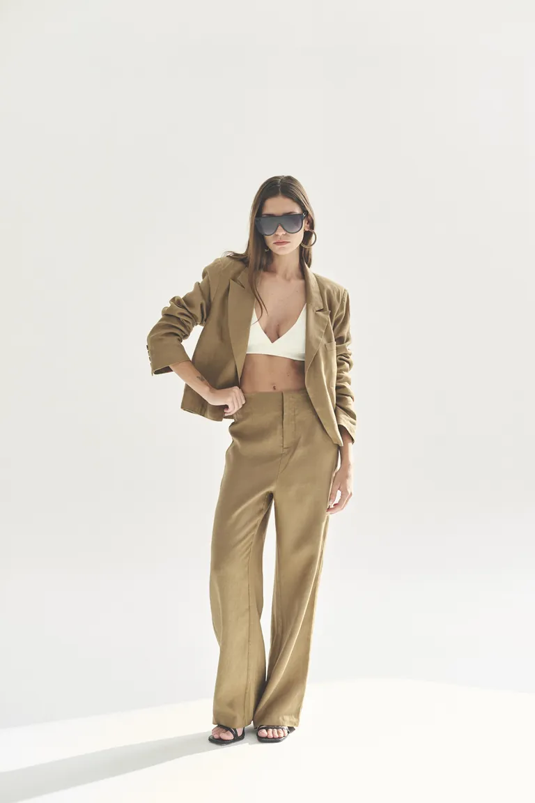 Blazer marrón de estilo moderno y elegante para mujeres de Akiabara en Blazers para argentina