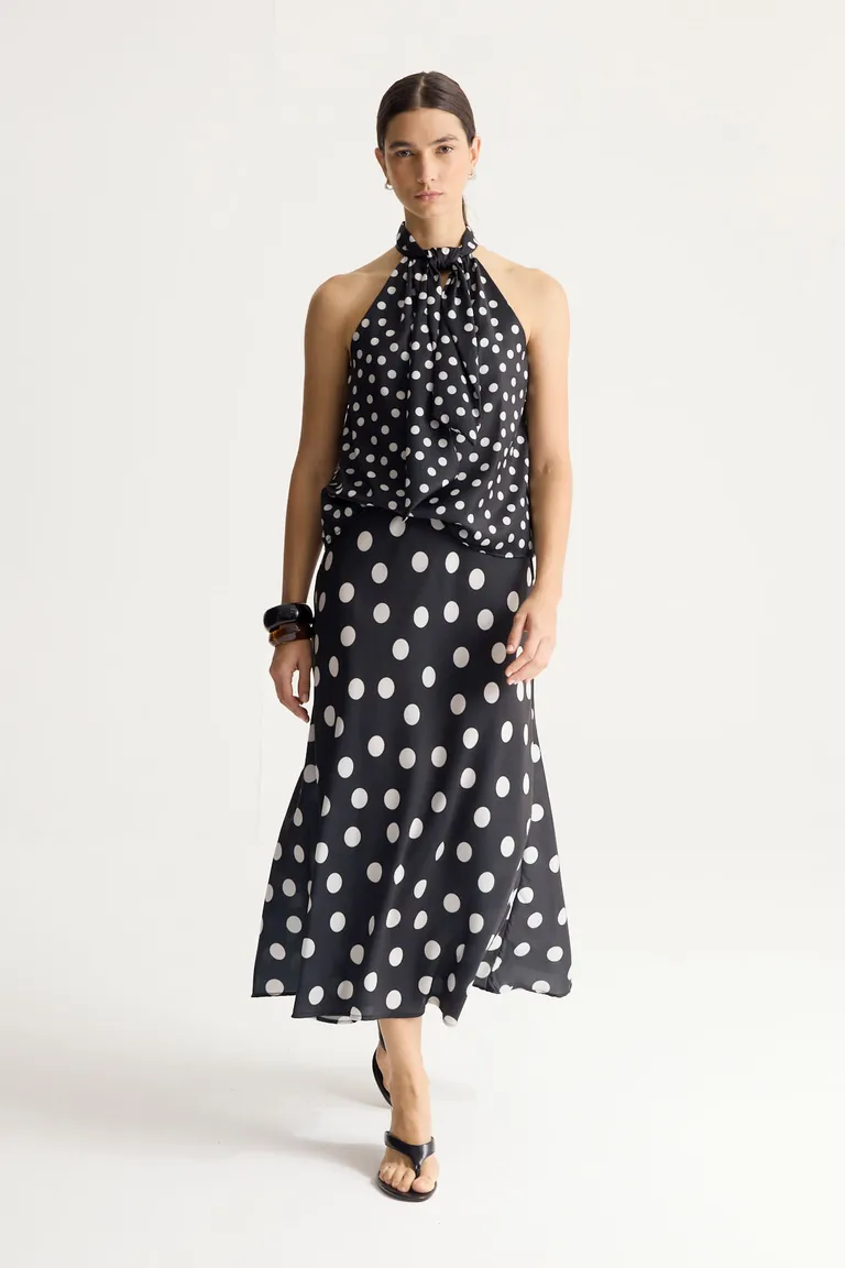 Falda de satén con estampado de lunares, corte midi y diseño elegante de Portsaid en Faldas para argentina