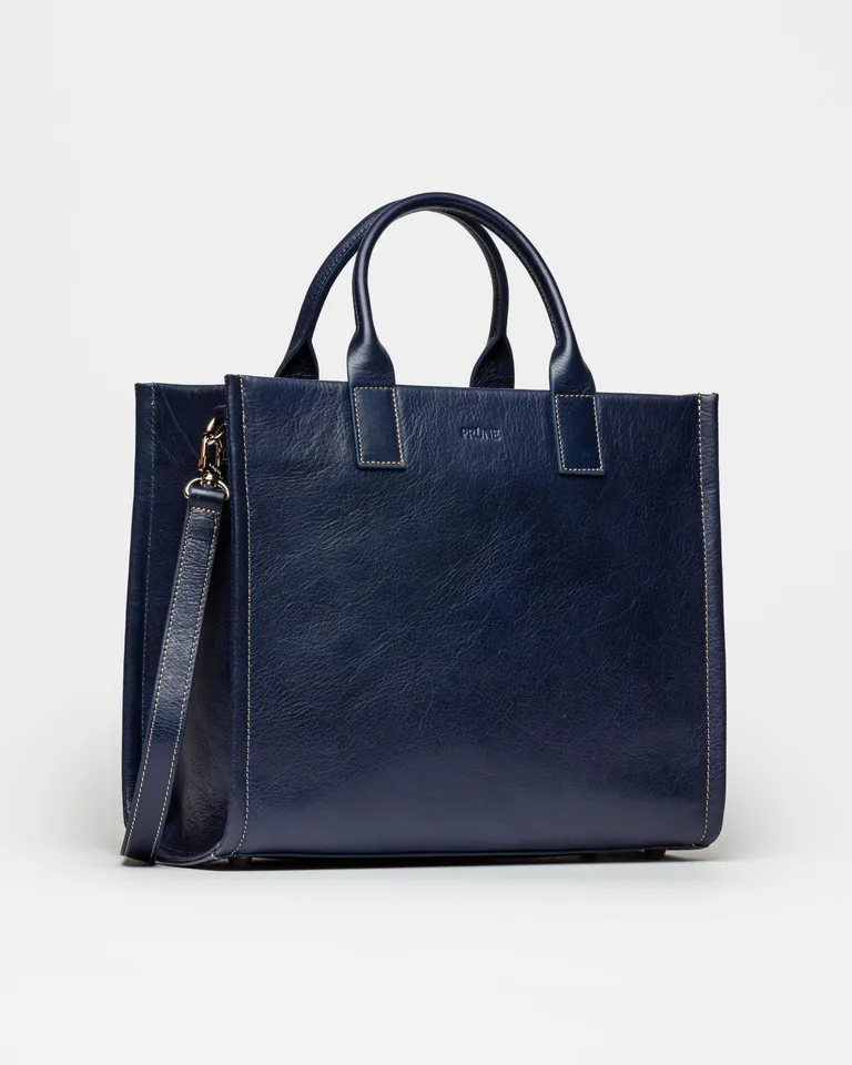 Cartera de mano Capri de cuero vegetal en color azul marino - Un accesorio elegante y versátil de Prüne en Bolsos y Carteras para argentina