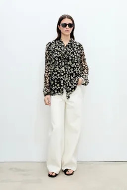 Blusa floral con lazo de Mango en Blusas para argentina