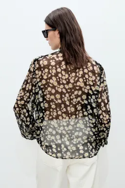 Blusa floral con lazo de Mango en Blusas para argentina
