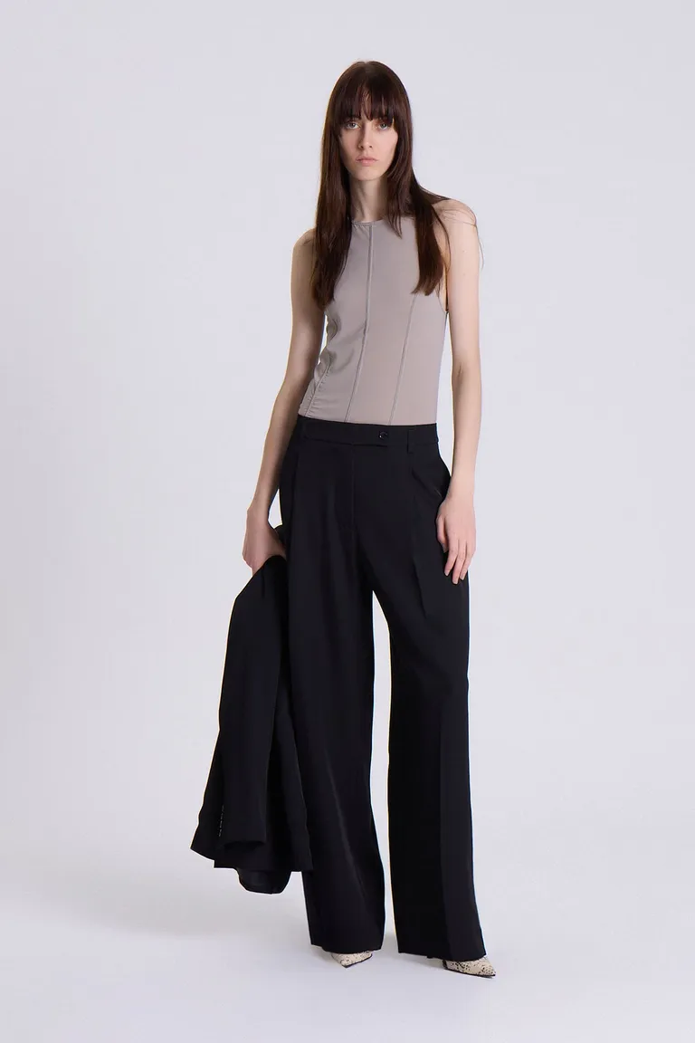 Pantalón negro de corte recto y diseño sofisticado para mujer de Maria Cher en Pantalones para argentina