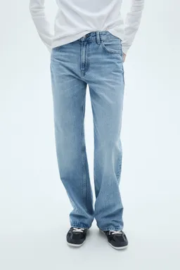 Jeans miami recto tiro medio de Mango en Pantalones para argentina
