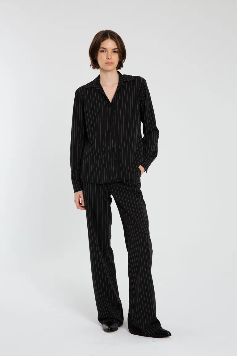 Pantalón de Corte Recto y Elegante con Diseño Rayado de Naíma en Pantalones para argentina