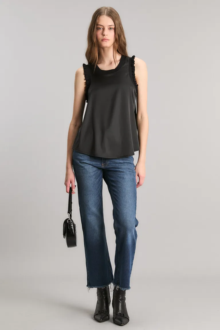 Top de satin negro con detalles de volados en las mangas para mujer de Kosiuko en Tops para argentina