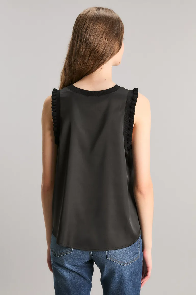Top de satin negro con detalles de volados en las mangas para mujer de Kosiuko en Tops para argentina