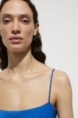 Vestido satinado con abertura de Mango en Vestidos para argentina