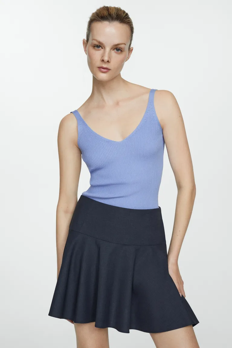 Top punto escote pico de Mango en Tops para argentina
