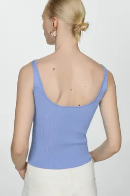 Top punto escote pico de Mango en Tops para argentina