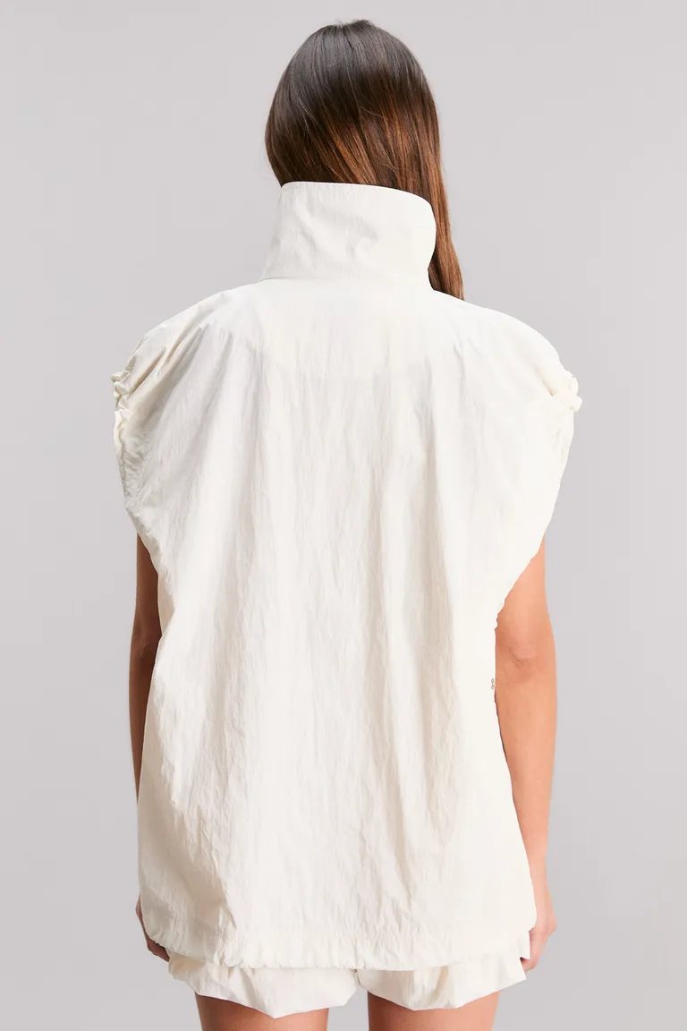Chaleco oversize blanco de corte largo y diseño técnico con ajuste en cintura de Kosiuko en Chalecos para argentina