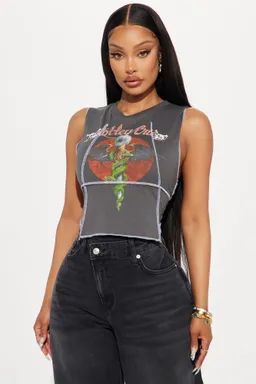 Musculosa lavada motley crue de Fashion Nova en Remeras para argentina