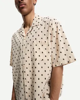 Camisa manga corta bordada de Bershka en Camisas para argentina