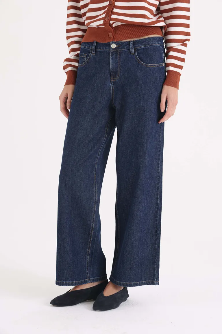 Pantalón wide leg de tiro medio con estructura recta en denim de Yagmour en Pantalones para argentina