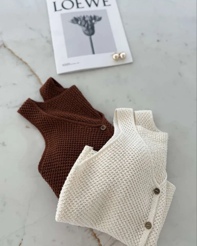 Chaleco crochet tipo panal con botones, prenda femenina y atemporal para el armario de Hesed en Chalecos para argentina