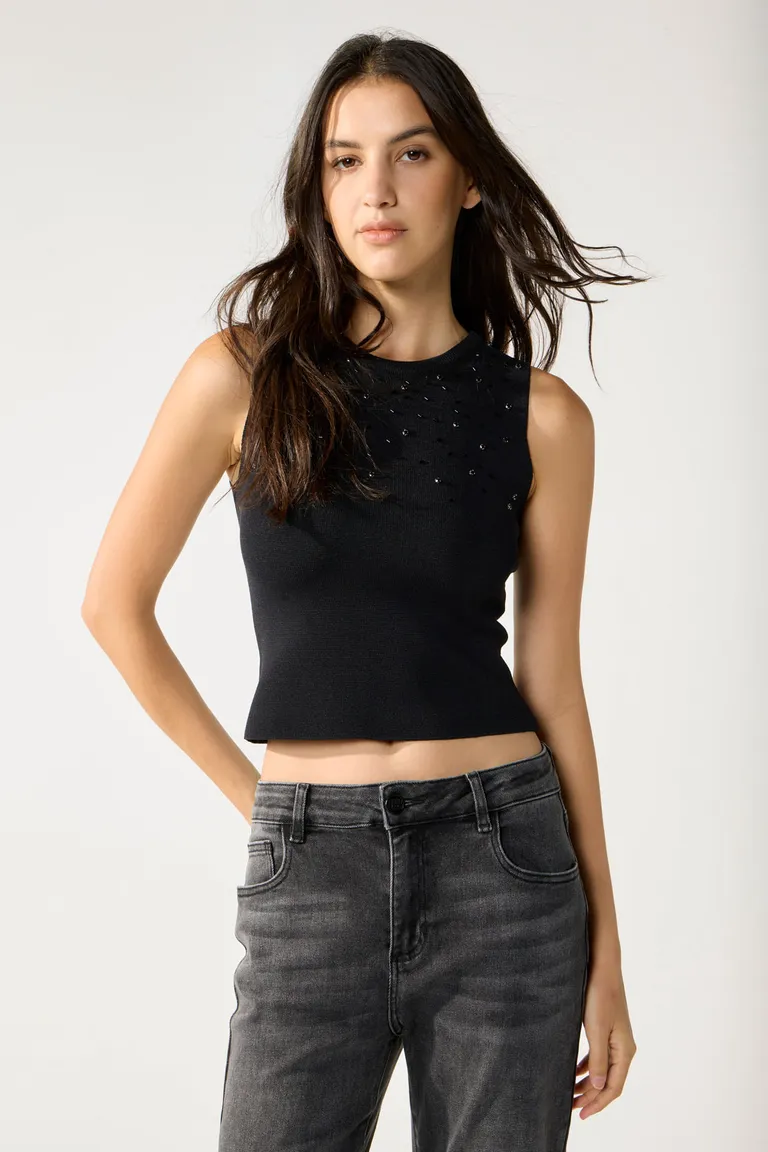 Elegante top de corte moderno con aplicaciones brillantes para mujer de Cuesta Blanca en Tops para argentina