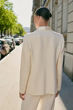 Blazer solapas satinadas lujo de Mango en Blazers para argentina