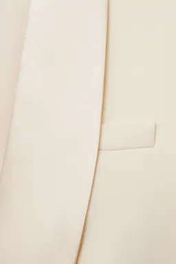 Blazer solapas satinadas lujo de Mango en Blazers para argentina