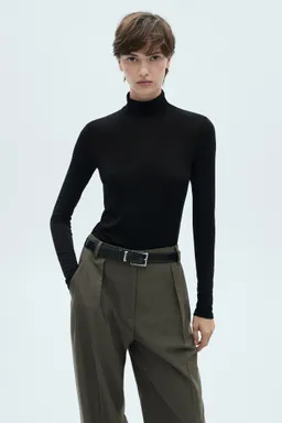 Camiseta manga larga cuello alto de Mango en Remeras para argentina