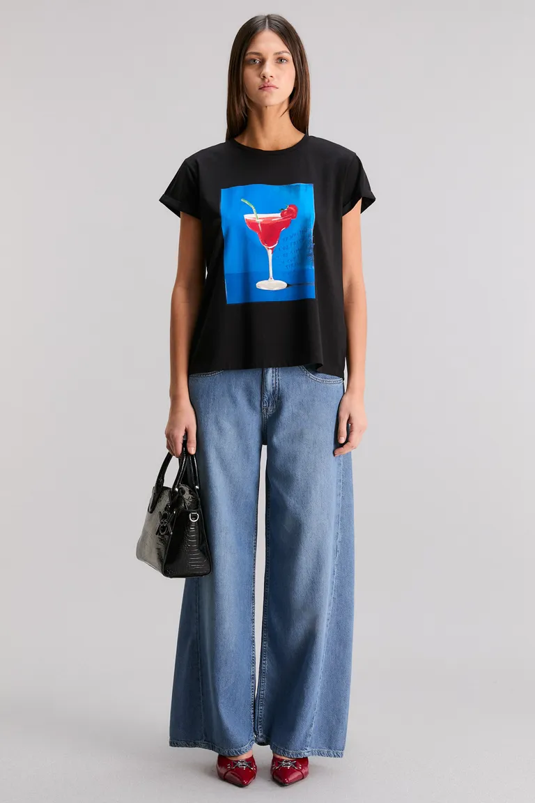 Remera de algodón con estampado tropical en diseño exclusivo de Kosiuko en Remeras para argentina