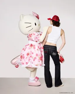 Jeans bootcut hello kitty de Bershka en Pantalones para argentina