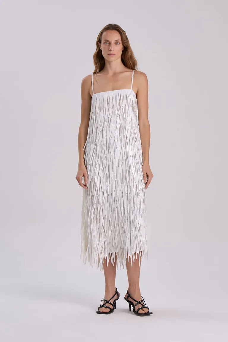 Vestido corto plisado con bordado a mano en la falda de Maria Cher en Vestidos para argentina